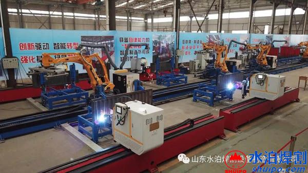 人呢？機器人-水泊焊割欄板智能焊接生產(chǎn)線